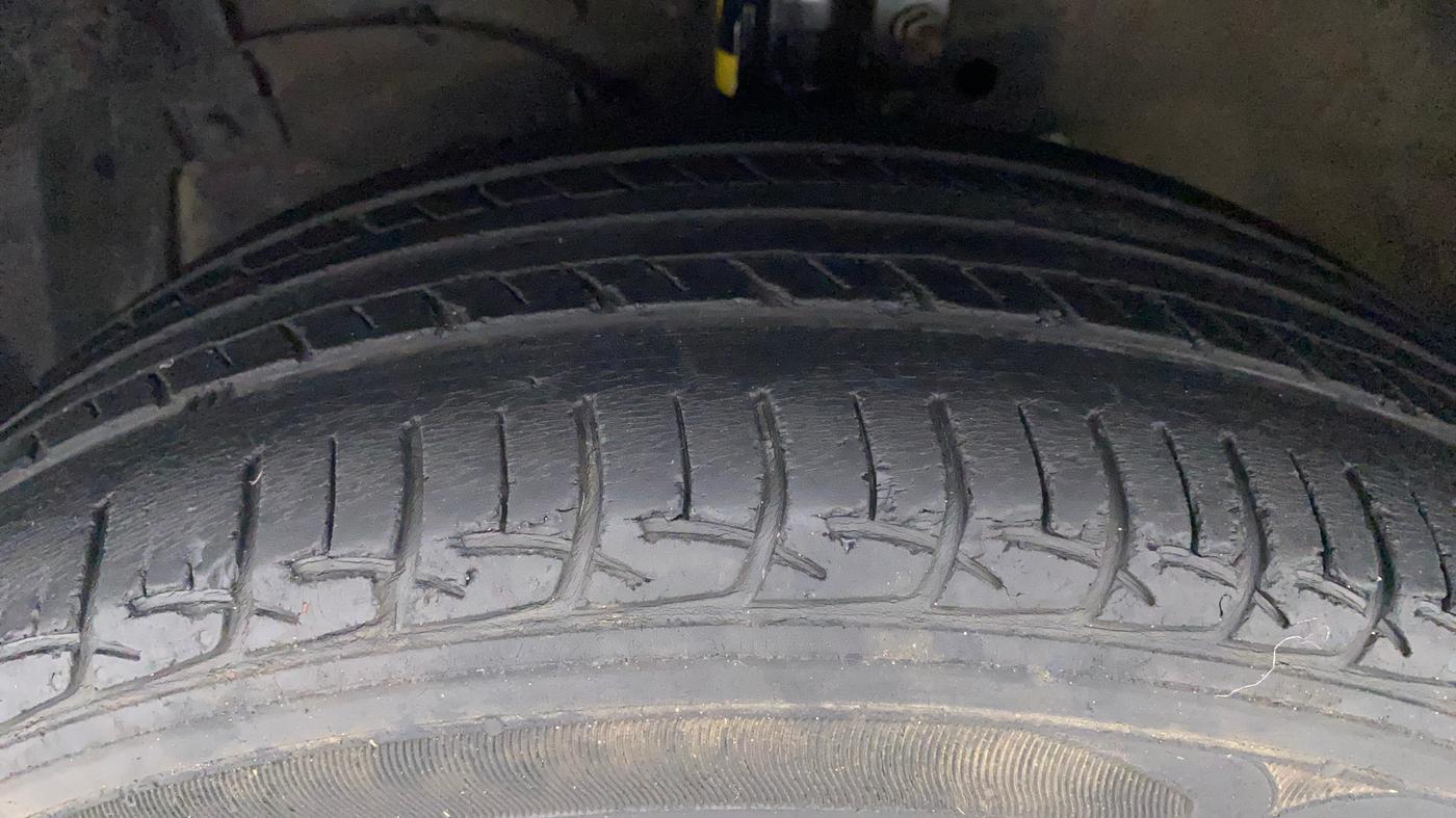 2016 Maruti Swift Dzire ZDI AMT, Diesel, Automatic, 73,341 km, Left Front Tyre Tread