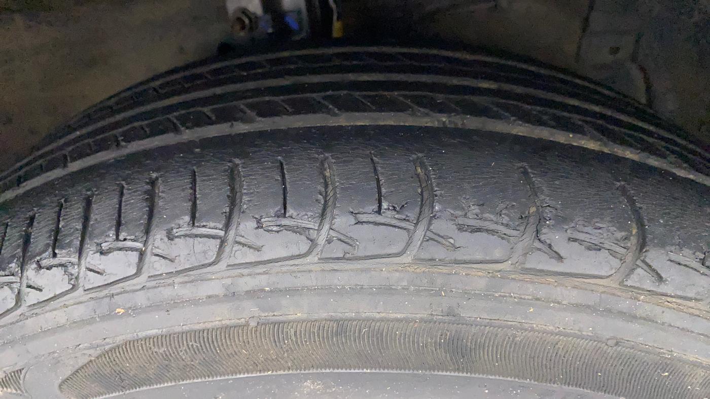 2016 Maruti Swift Dzire ZDI AMT, Diesel, Automatic, 73,341 km, Right Front Tyre Tread
