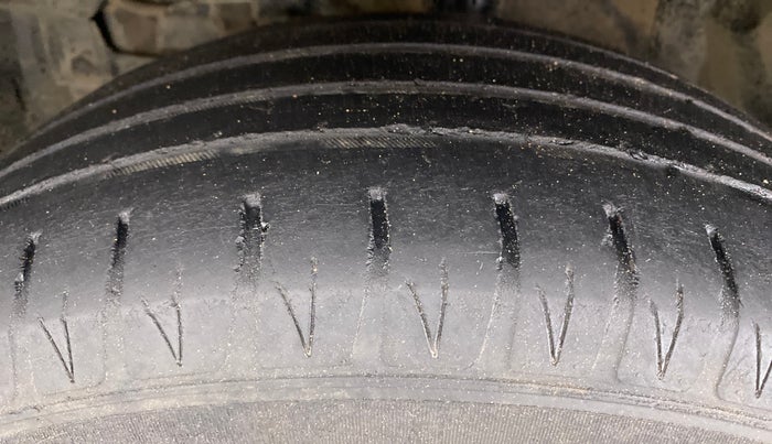 2018 Maruti Vitara Brezza ZDI + AMT, Diesel, Automatic, 91,296 km, Left Front Tyre Tread
