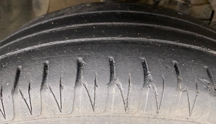 2018 Maruti Vitara Brezza ZDI + AMT, Diesel, Automatic, 91,296 km, Right Front Tyre Tread
