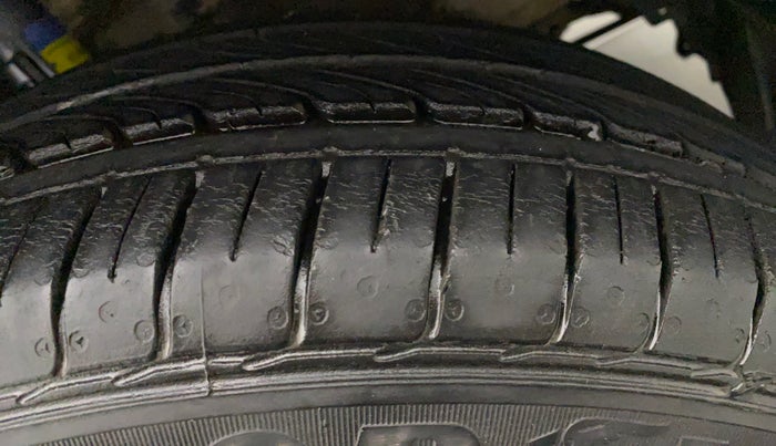 2014 Maruti Ertiga VXI CNG, CNG, Manual, 60,962 km, Left Rear Tyre Tread