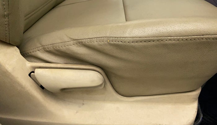 2014 Maruti Ertiga VXI CNG, CNG, Manual, 60,962 km, Driver Side Adjustment Panel