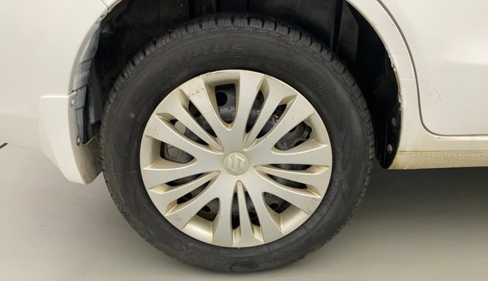 2014 Maruti Ertiga VXI CNG, CNG, Manual, 60,962 km, Right Rear Wheel