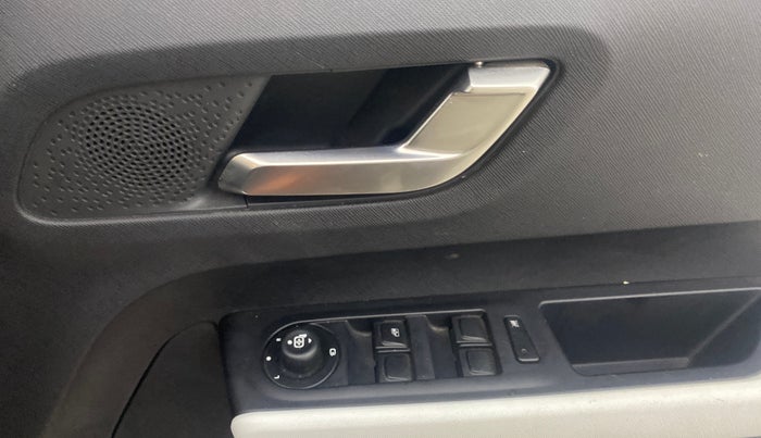 2022 Tata PUNCH CREATIVE  AMT, Petrol, Automatic, 26,293 km, Driver Side Door Panels Control