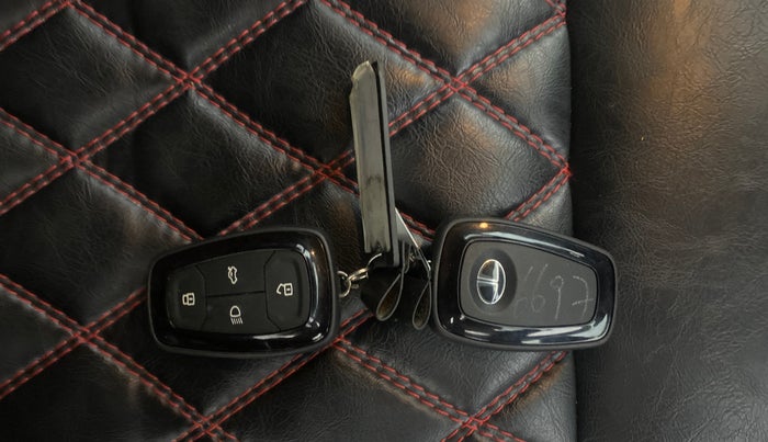 2022 Tata PUNCH CREATIVE  AMT, Petrol, Automatic, 26,293 km, Key Close Up