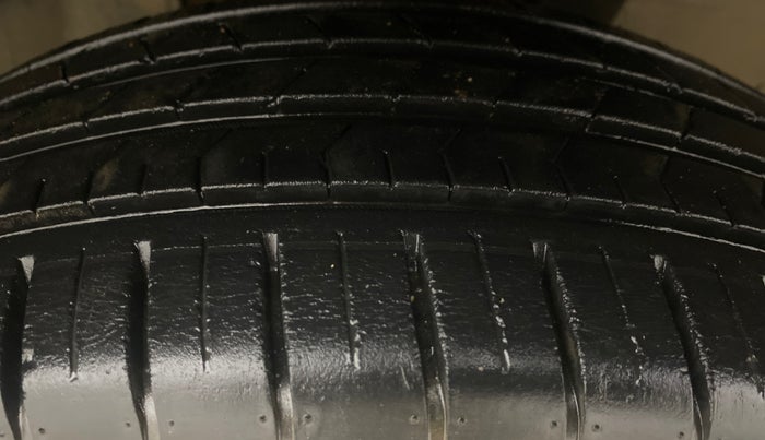 2022 Tata PUNCH CREATIVE  AMT, Petrol, Automatic, 26,293 km, Right Front Tyre Tread