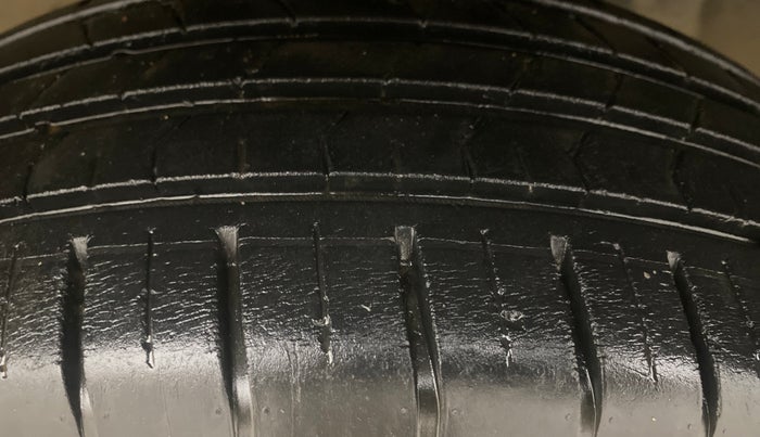 2022 Tata PUNCH CREATIVE  AMT, Petrol, Automatic, 26,293 km, Left Front Tyre Tread