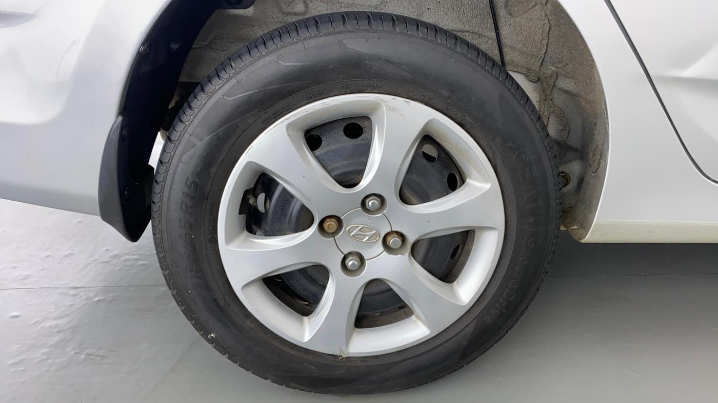 2013 Hyundai Verna FLUIDIC 1.6 EX VTVT, CNG, Manual, 99,128 km, Right Rear Wheel