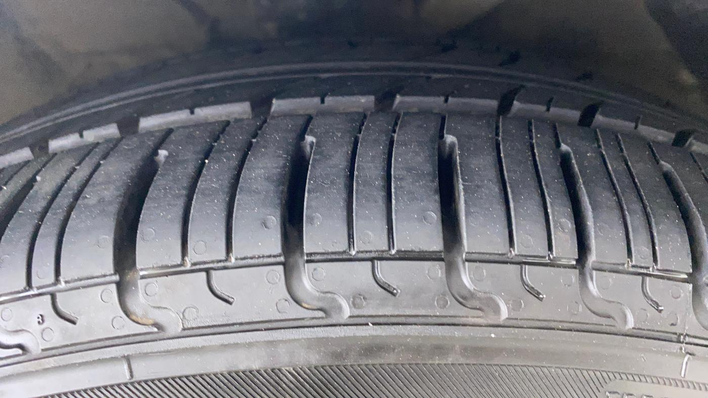 2013 Hyundai Verna FLUIDIC 1.6 EX VTVT, CNG, Manual, 99,128 km, Right Front Tyre Tread