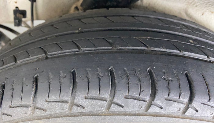 2013 Hyundai Verna FLUIDIC 1.6 EX VTVT, CNG, Manual, 99,128 km, Left Rear Tyre Tread