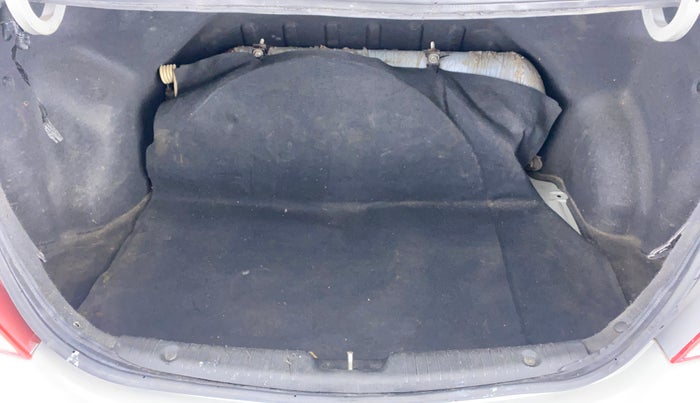 2013 Hyundai Verna FLUIDIC 1.6 EX VTVT, CNG, Manual, 99,128 km, Boot Inside