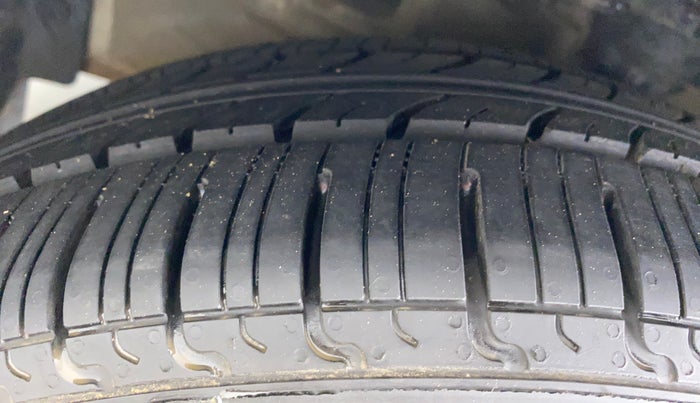 2013 Hyundai Verna FLUIDIC 1.6 EX VTVT, CNG, Manual, 99,128 km, Left Front Tyre Tread