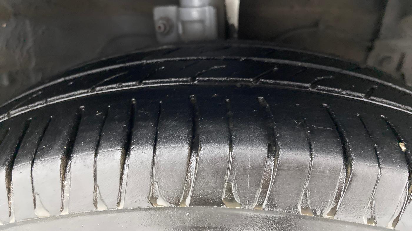 2012 Maruti Ertiga ZXI, Petrol, Manual, 74,927 km, Right Front Tyre Tread
