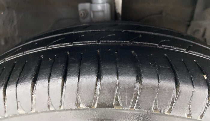 2012 Maruti Ertiga ZXI, Petrol, Manual, 74,927 km, Right Front Tyre Tread
