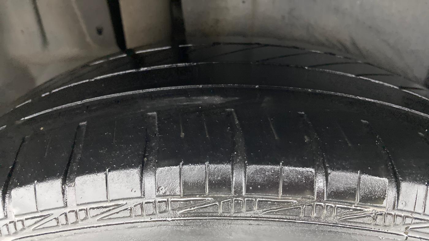 2012 Maruti Ertiga ZXI, Petrol, Manual, 74,927 km, Right Rear Tyre Tread