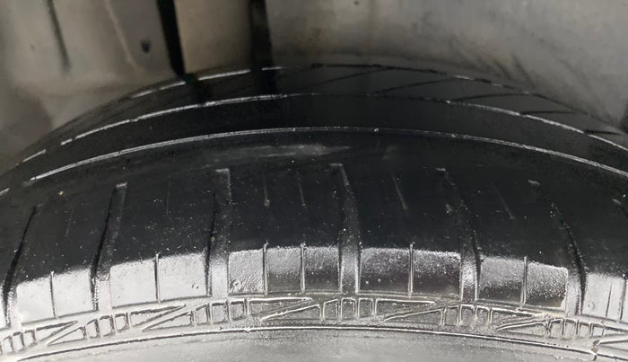 2012 Maruti Ertiga ZXI, Petrol, Manual, 74,927 km, Right Rear Tyre Tread
