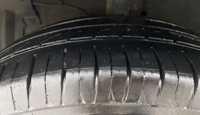 2012 Maruti Ertiga ZXI, Petrol, Manual, 74,927 km, Left Front Tyre Tread