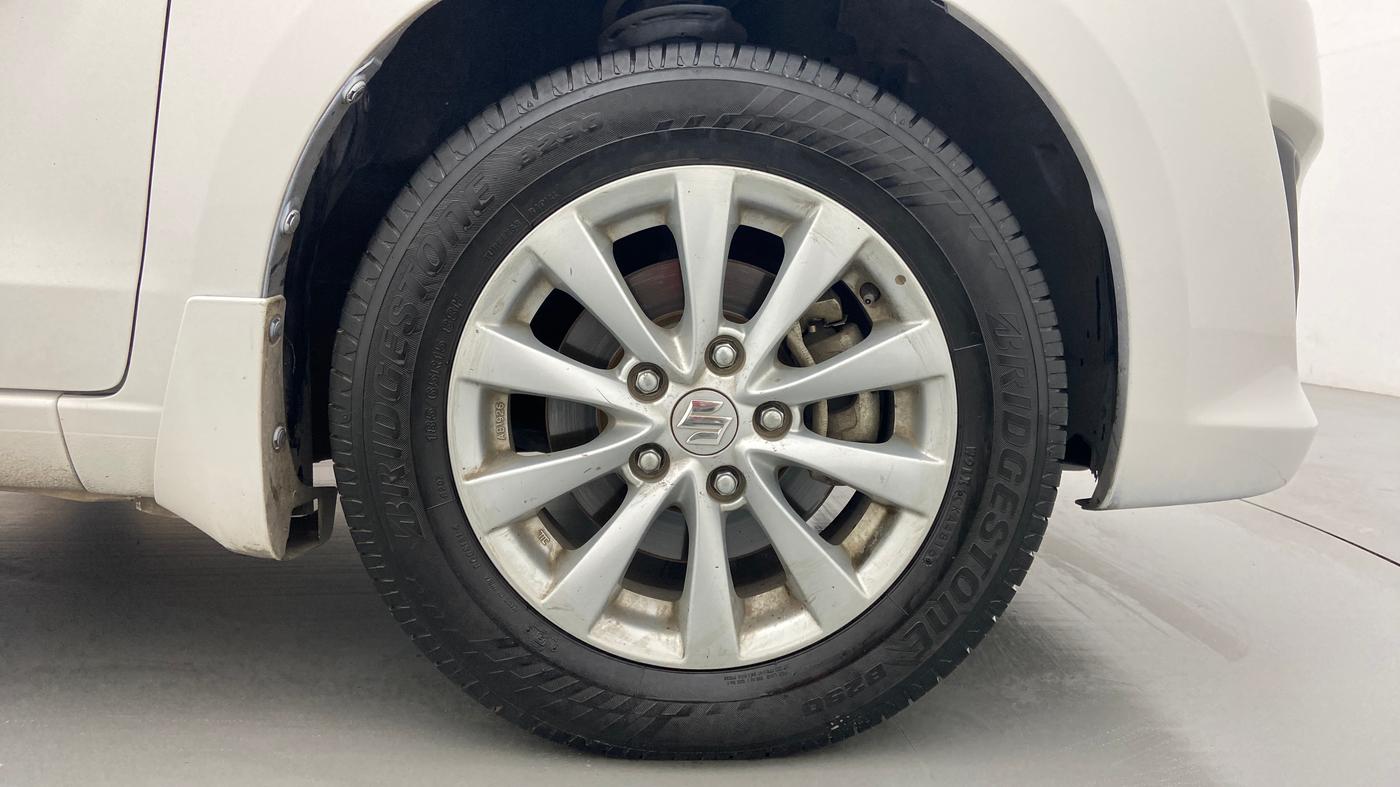 2012 Maruti Ertiga ZXI, Petrol, Manual, 74,927 km, Right Front Wheel