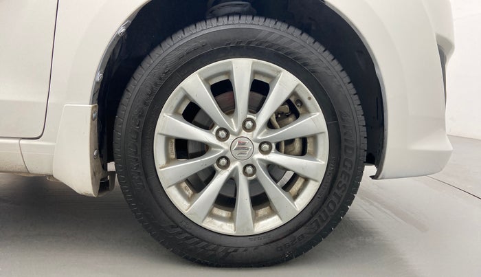 2012 Maruti Ertiga ZXI, Petrol, Manual, 74,927 km, Right Front Wheel