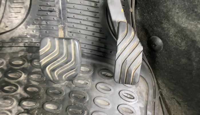 2021 Renault TRIBER RXZ AMT, Petrol, Automatic, 51,472 km, Pedals