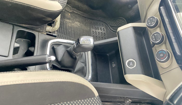 2021 Renault TRIBER RXZ AMT, Petrol, Automatic, 51,472 km, Gear Lever