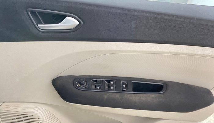 2021 Renault TRIBER RXZ AMT, Petrol, Automatic, 51,472 km, Driver Side Door Panels Control