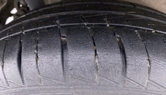 2013 Maruti Wagon R Stingray LXI, Petrol, Manual, 58,662 km, Right Rear Tyre Tread