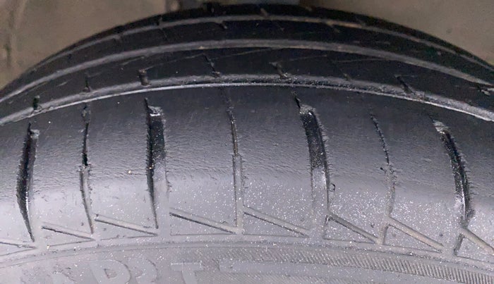 2013 Maruti Wagon R Stingray LXI, Petrol, Manual, 58,662 km, Right Front Tyre Tread