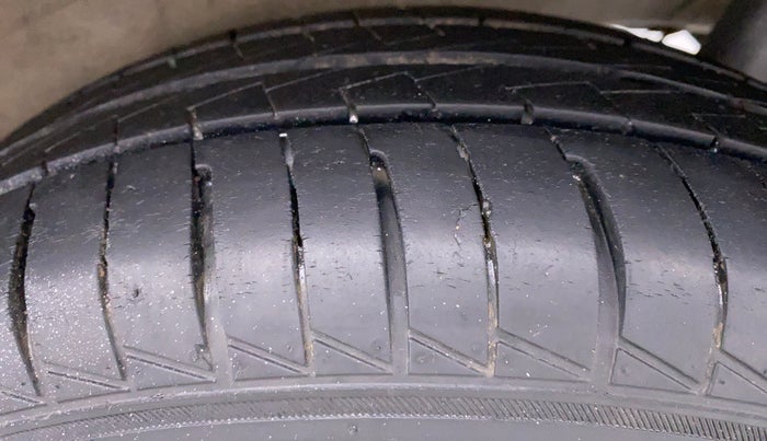 2013 Maruti Wagon R Stingray LXI, Petrol, Manual, 58,662 km, Left Rear Tyre Tread