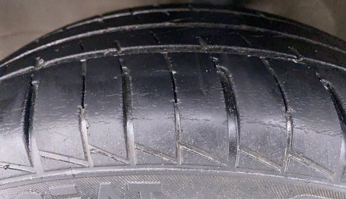 2013 Maruti Wagon R Stingray LXI, Petrol, Manual, 58,662 km, Left Front Tyre Tread