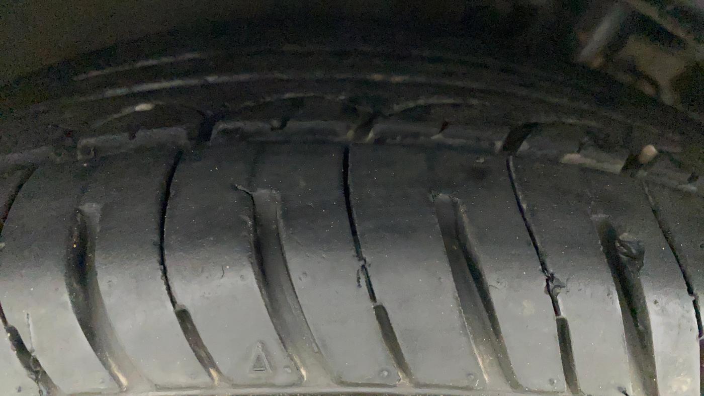 2010 Volkswagen Polo TRENDLINE 1.2L PETROL, Petrol, Manual, 1,02,504 km, Left Front Tyre Tread