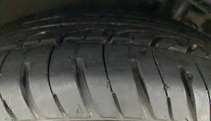 2010 Volkswagen Polo TRENDLINE 1.2L PETROL, Petrol, Manual, 1,02,504 km, Left Front Tyre Tread