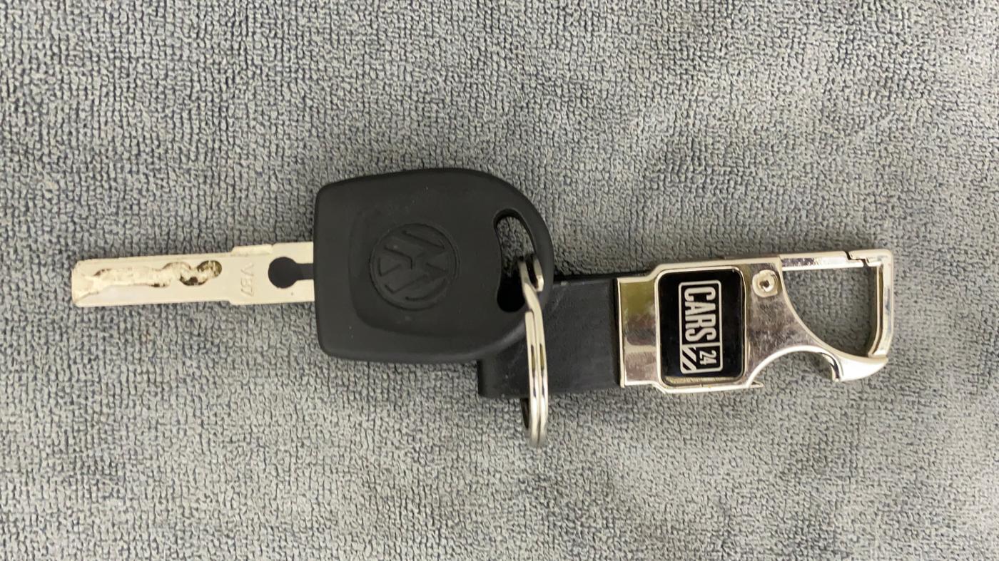 2010 Volkswagen Polo TRENDLINE 1.2L PETROL, Petrol, Manual, 1,02,504 km, Key Close Up