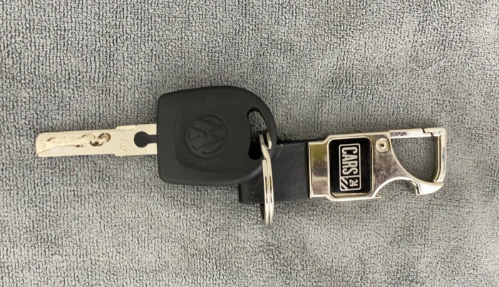 2010 Volkswagen Polo TRENDLINE 1.2L PETROL, Petrol, Manual, 1,02,504 km, Key Close Up