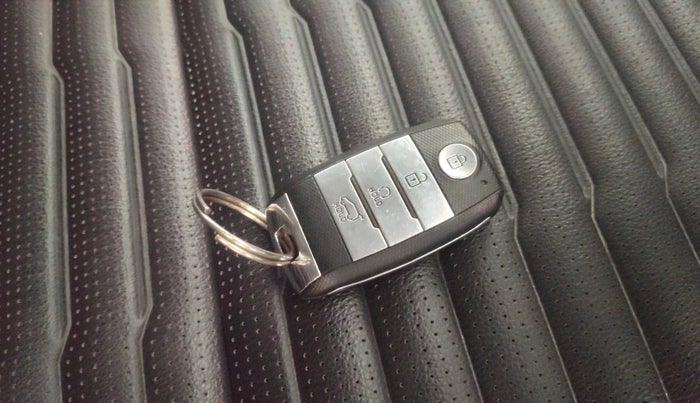 2022 KIA SONET GTX PLUS 1.5 AT, Diesel, Automatic, 67,849 km, Key Close Up