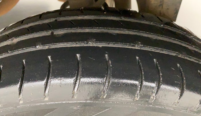 2011 Maruti Eeco 5 STR, Petrol, Manual, 1,08,772 km, Left Rear Tyre Tread