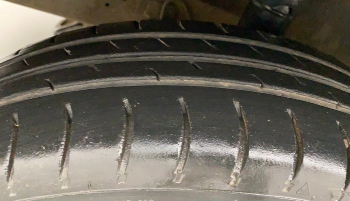 2011 Maruti Eeco 5 STR, Petrol, Manual, 1,08,772 km, Left Front Tyre Tread