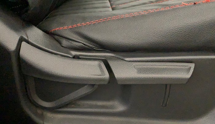 2021 KIA SONET HTX 1.0 IMT, Petrol, Manual, 77,311 km, Driver Side Adjustment Panel