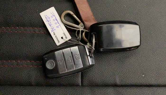 2021 KIA SONET HTX 1.0 IMT, Petrol, Manual, 77,311 km, Key Close Up