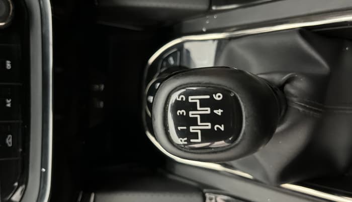 2021 Tata Harrier XZ PLUS 2.0L DARK EDITION, Diesel, Manual, 58,135 km, Gear Lever