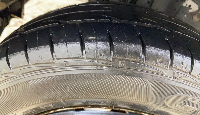 2013 Hyundai Eon ERA +, Petrol, Manual, 62,640 km, Right Rear Tyre Tread