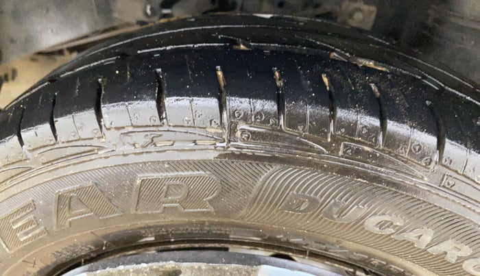 2013 Hyundai Eon ERA +, Petrol, Manual, 62,640 km, Left Rear Tyre Tread