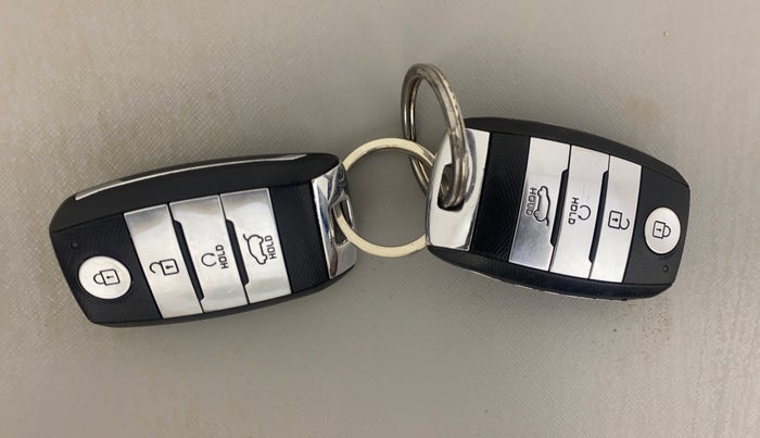 2021 KIA SONET HTX 1.0 IMT, Petrol, Manual, 50,394 km, Key Close Up