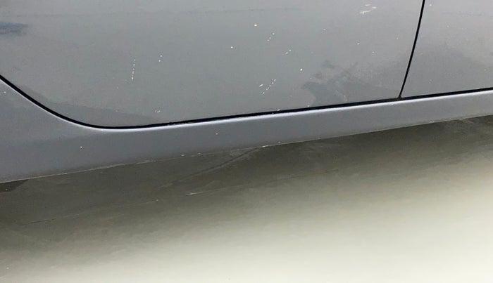 2011 Hyundai i10 MAGNA 1.2, Petrol, Manual, 1,20,084 km, Right running board - Slightly dented