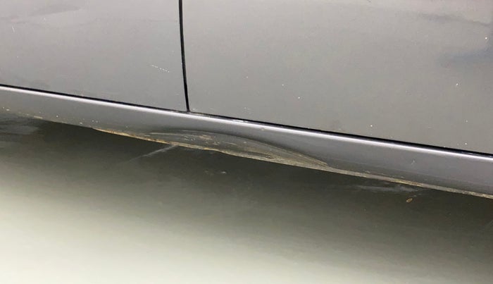 2011 Hyundai i10 MAGNA 1.2, Petrol, Manual, 1,20,084 km, Left running board - Slightly dented