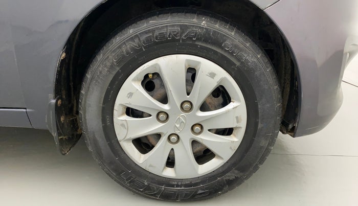 2011 Hyundai i10 MAGNA 1.2, Petrol, Manual, 1,20,084 km, Right Front Wheel