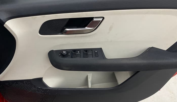 2022 Tata ALTROZ XZ DIESEL, Diesel, Manual, 50,874 km, Driver Side Door Panels Control