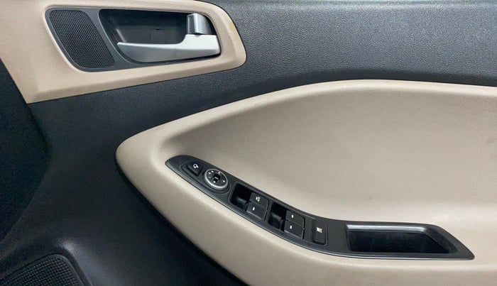 2018 Hyundai Elite i20 ASTA 1.2 (O), Petrol, Manual, 62,079 km, Driver Side Door Panels Control