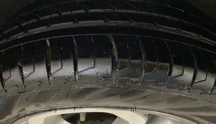 2018 Hyundai Elite i20 ASTA 1.2 (O), Petrol, Manual, 62,079 km, Right Front Tyre Tread