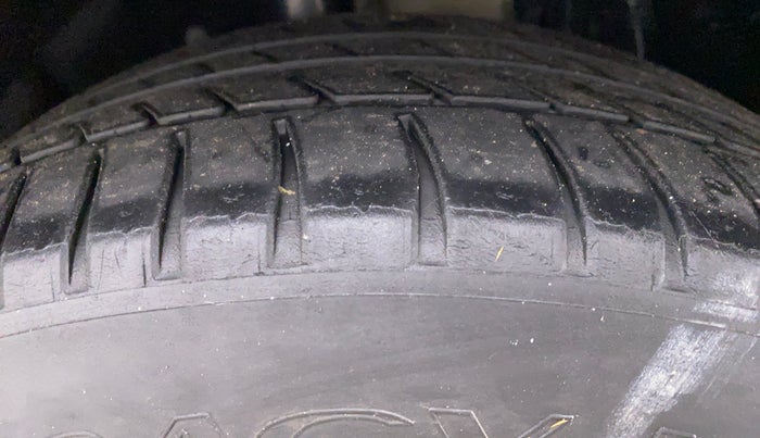 2015 BMW 3 Series 320D, Diesel, Automatic, 34,232 km, Right Front Tyre Tread